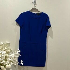 TAHARI DRESS! Perfect for FALL! 🍁
Beautiful Cobalt Blue TAHARI Dress!